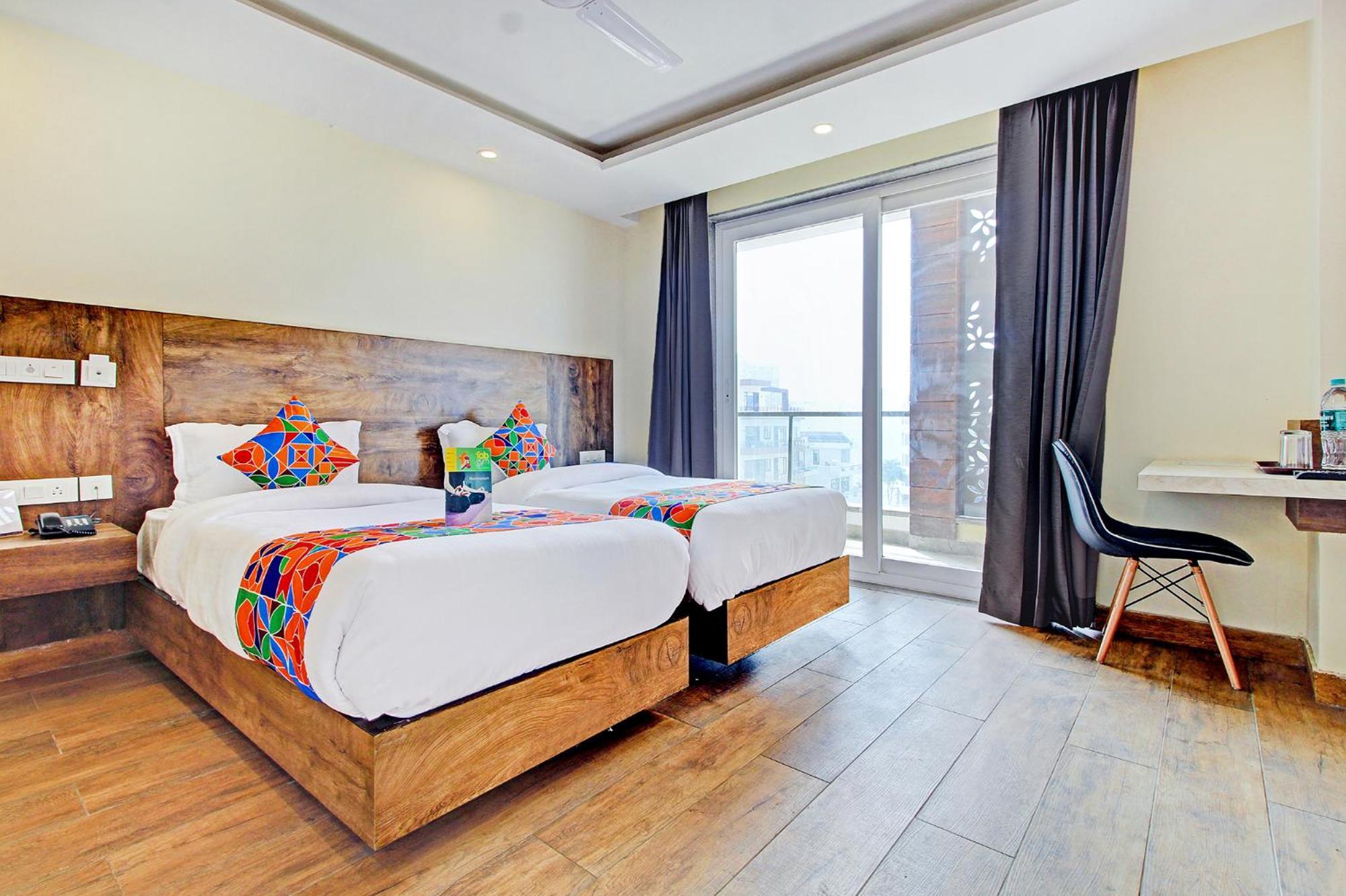 Fabhotel Soft Petals Ґурґаон Екстер'єр фото