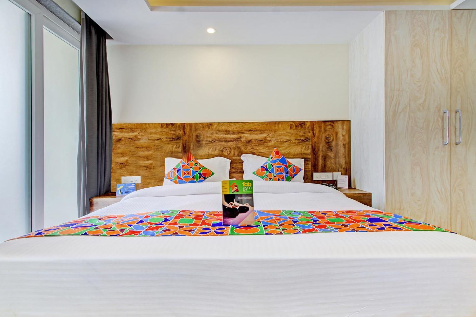 Fabhotel Soft Petals Ґурґаон Екстер'єр фото